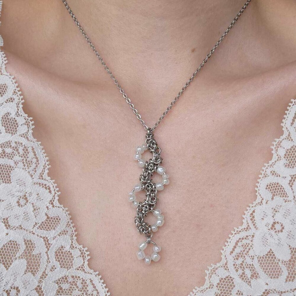 Unique white pearl and silver snake necklace with a small silver chain - Picture 3 of 11